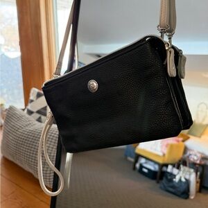 Stone Mountain Black and Cream Crossbody Bag